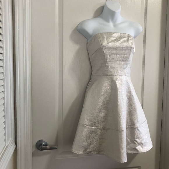 Express Dress - Picture 7 of 8